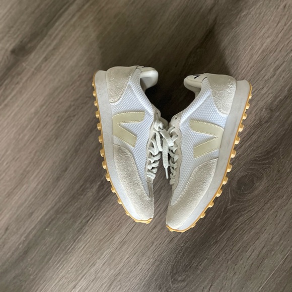 Veja White and Cream Women's Sneakers - Picture 6 of 12